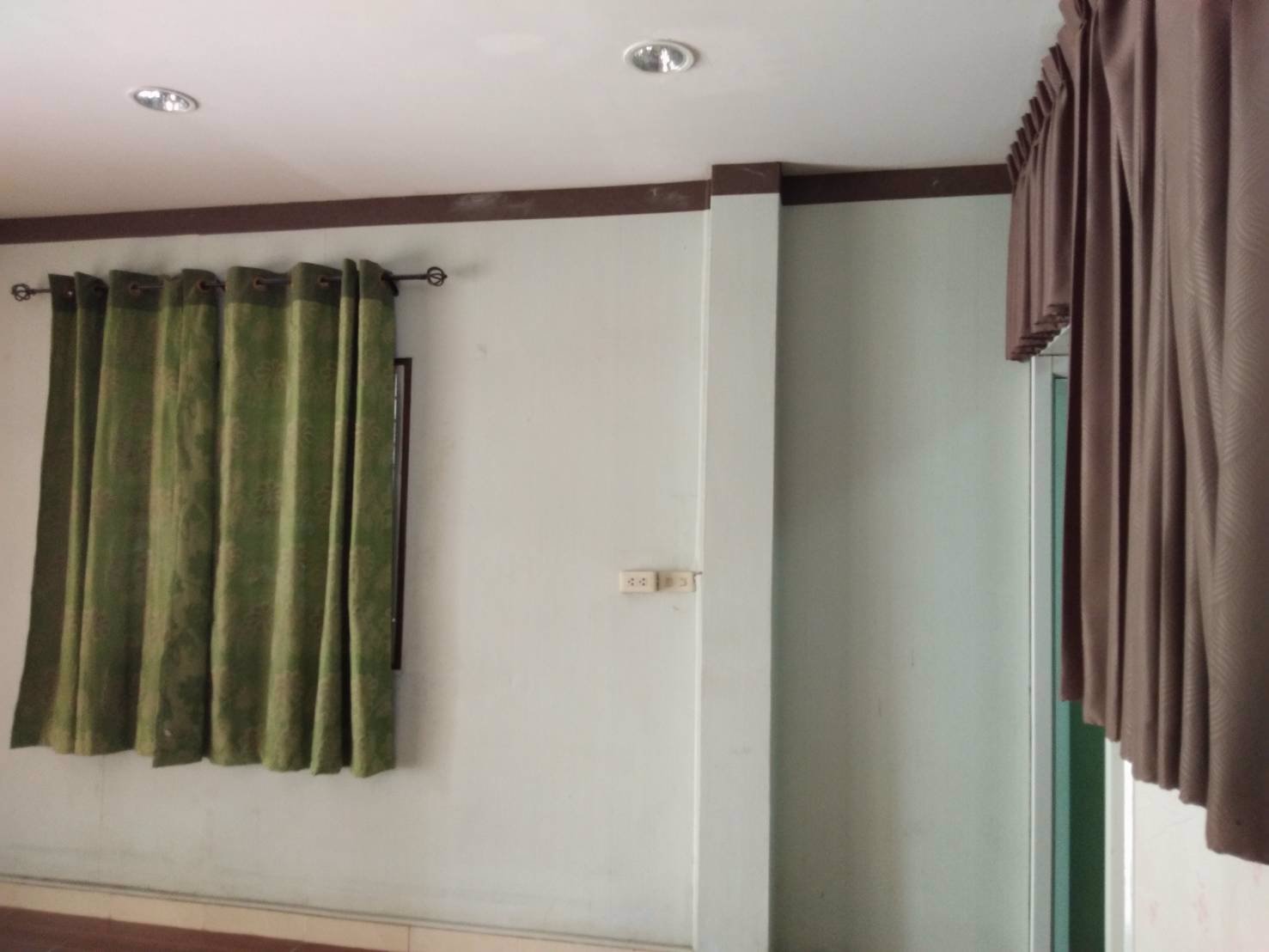 ให้เช่า-ทาวน์เฮ้าส์หลังมุม-หลังโรบินสัน-สมุทรปราการ-บ้านสวยสภาพดี-ราคาเพียง-7500-บาท