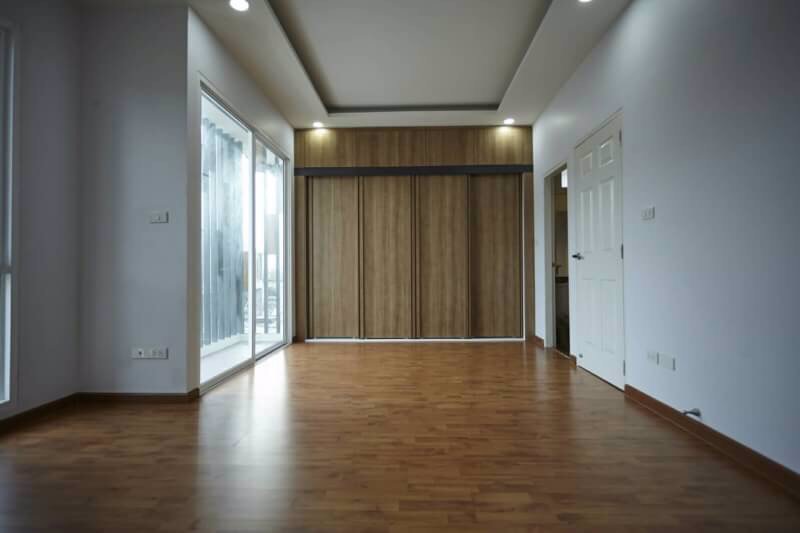 ให้เข่า-บ้านแฝด-เมอริทแกรนด์-สุวรรณภูมิ-ซอยวัดหลวงพ่อโต-บ้านสวย-ราคาถูก-15000-บาท