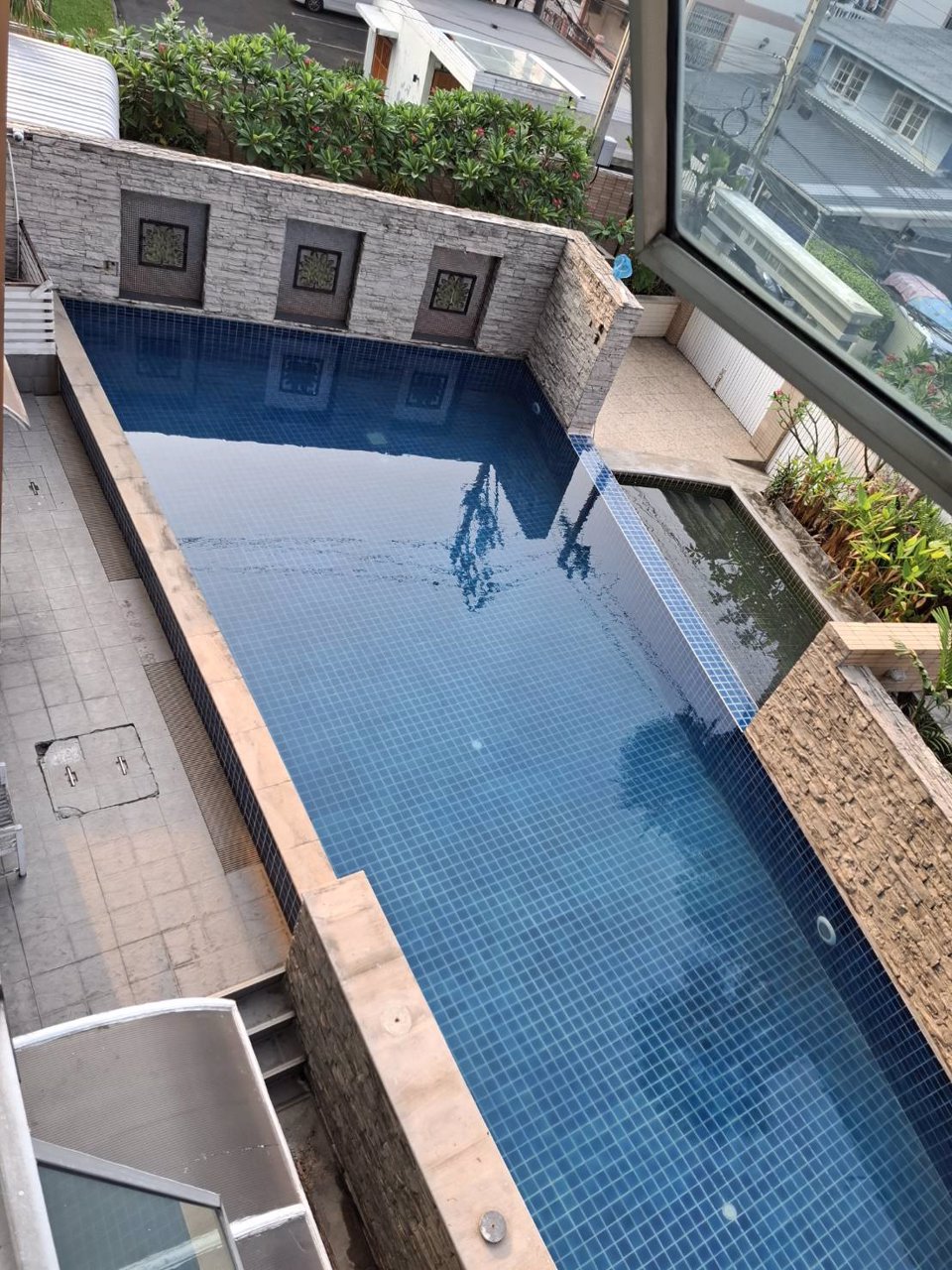 ขาย-คอนโดห้องมุม-เวอรันดา-เรสซิเดนท์-ถนนเพชรพระราม-เฟอร์นิเจอร์ครบ-พร้อมอยู่-ราคา-24-ล้านบาท