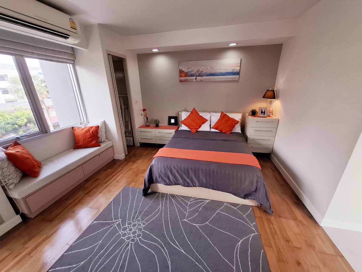 ขาย-คอนโดห้องมุม-เวอรันดา-เรสซิเดนท์-ถนนเพชรพระราม-เฟอร์นิเจอร์ครบ-พร้อมอยู่-ราคา-24-ล้านบาท