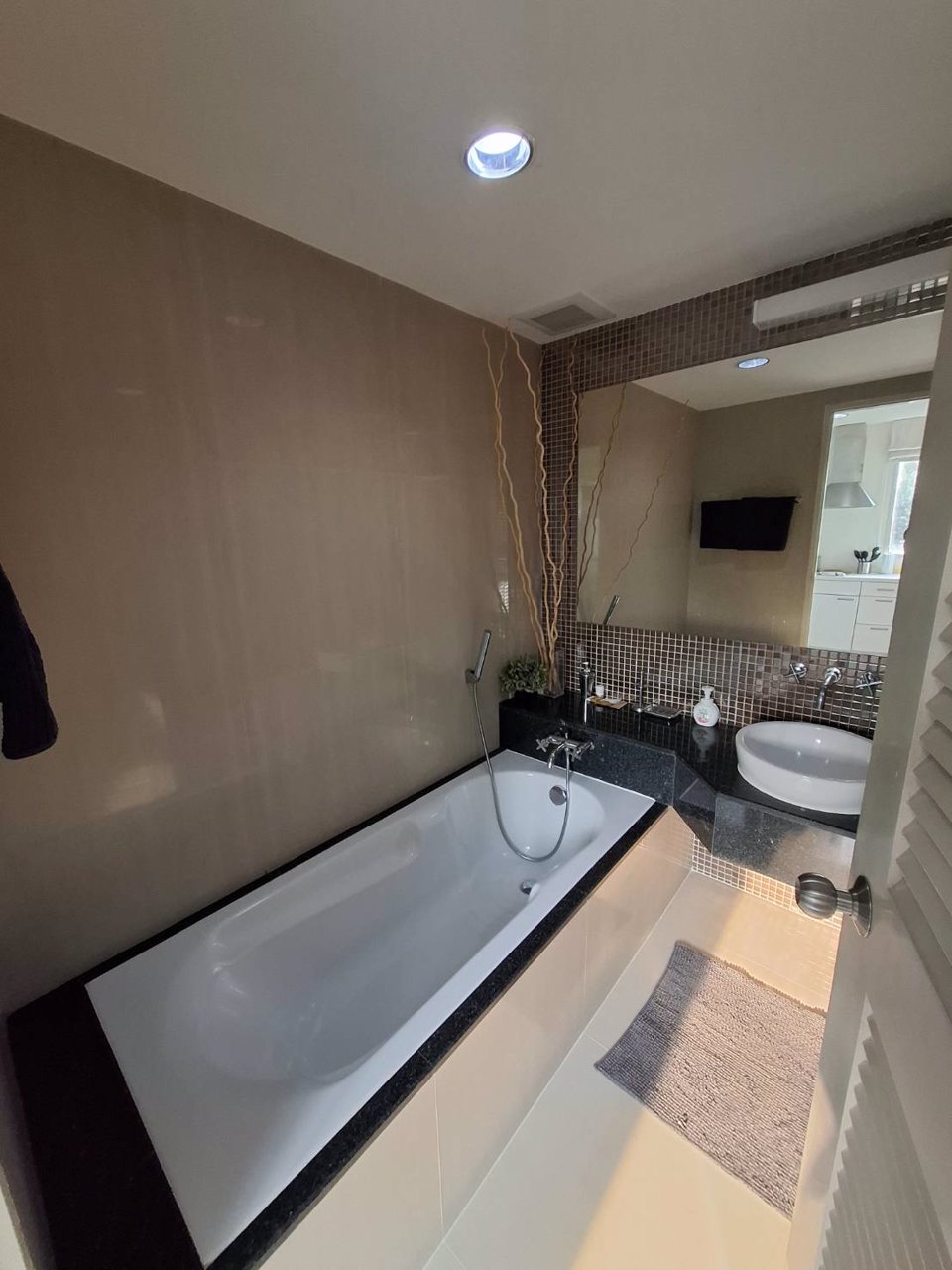 ขาย-คอนโดห้องมุม-เวอรันดา-เรสซิเดนท์-ถนนเพชรพระราม-เฟอร์นิเจอร์ครบ-พร้อมอยู่-ราคา-24-ล้านบาท