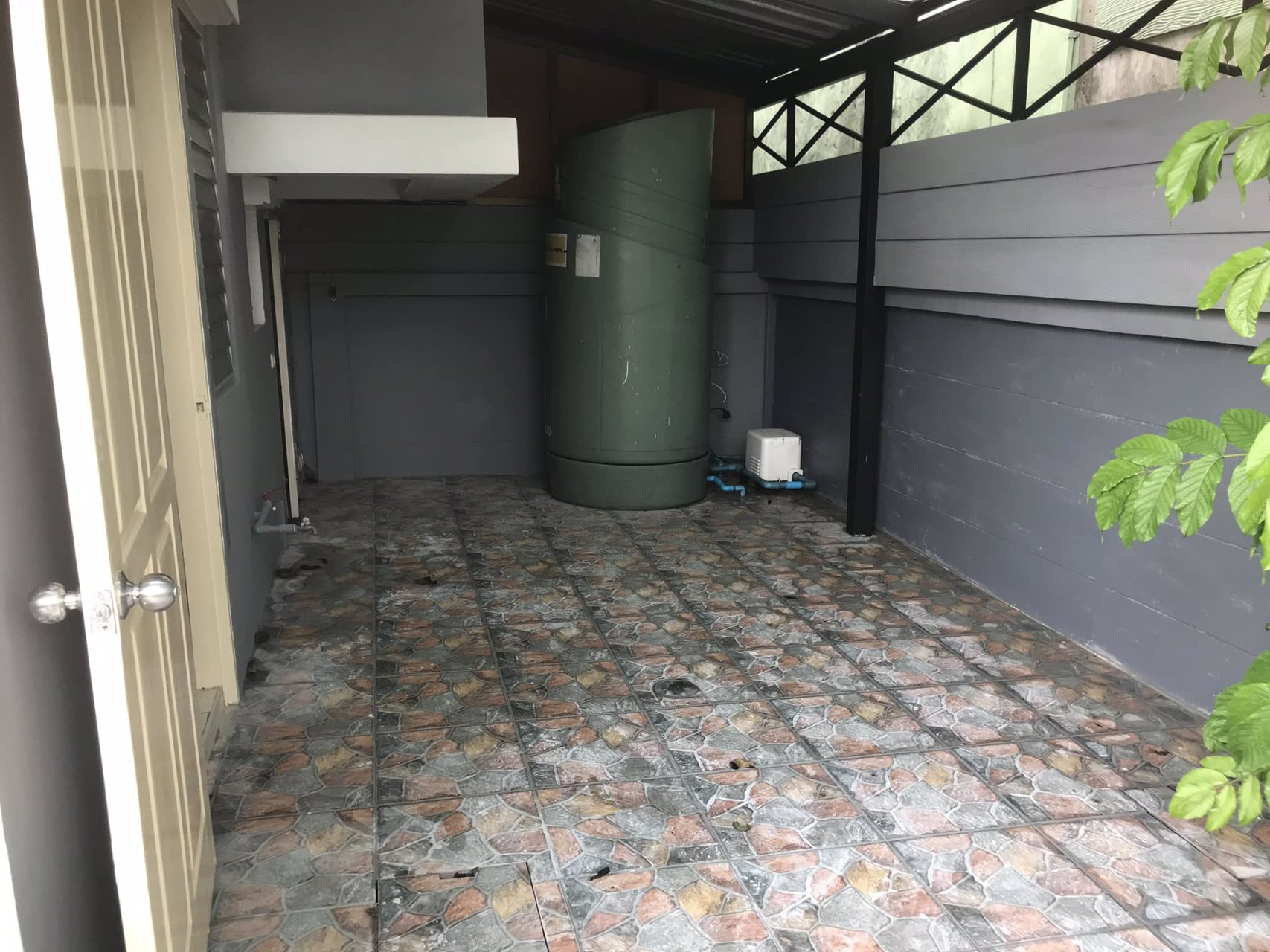 ให้เช่า-ทาวน์โฮม-3-ชั้น-หลังมุม-มบ้านกลางเมือง-swiss-town-เกษตรนวมินทร์-40-ตร-ว-บ้านสวยมีเฟอ