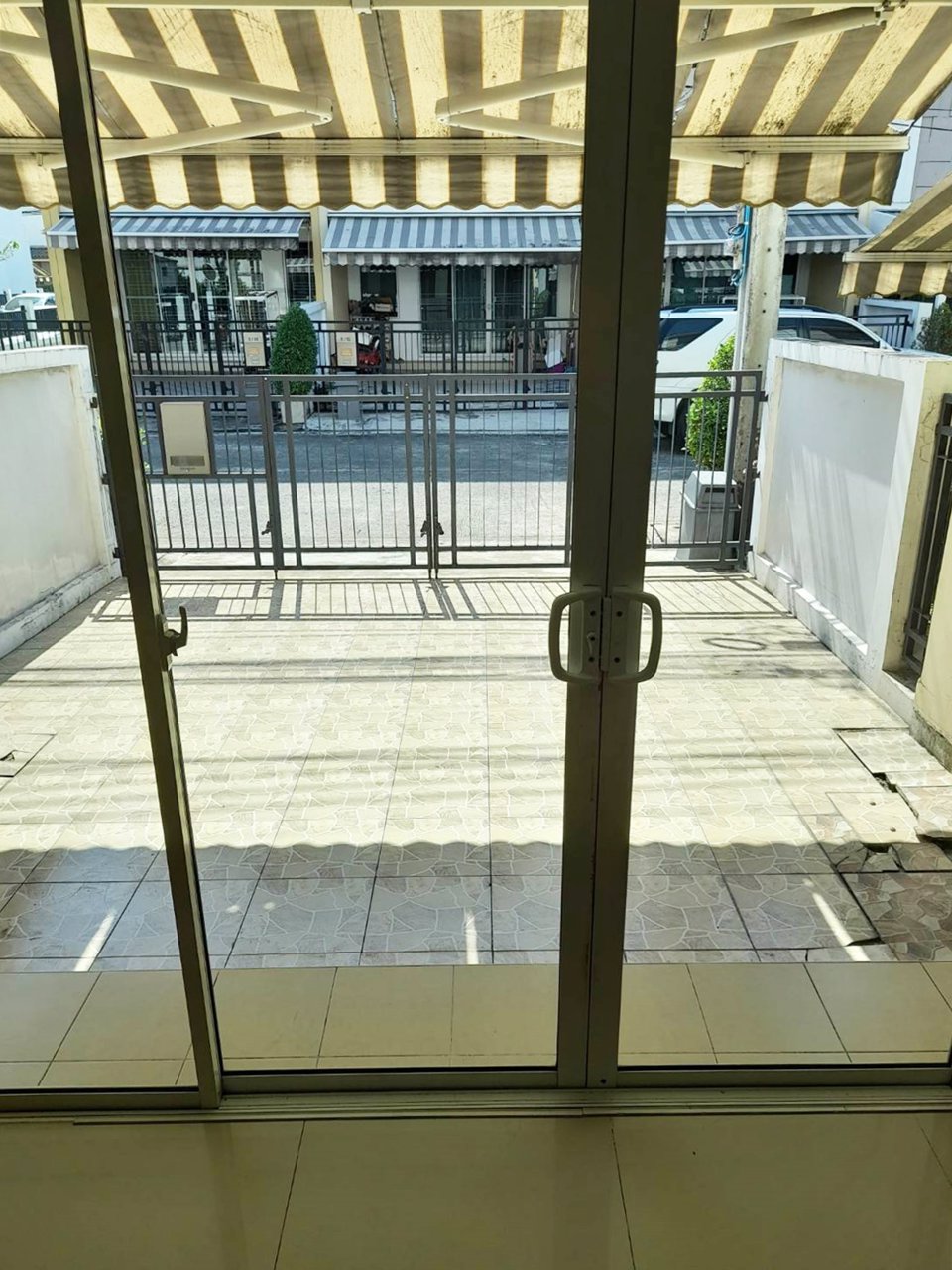 ให้เช่า-ทาวน์โฮม-3-ชั้น-มs-sense-ศรีนครินทร์-เยื้องพาราไดซ์-พาร์ค-บ้านสวยสภาพดี