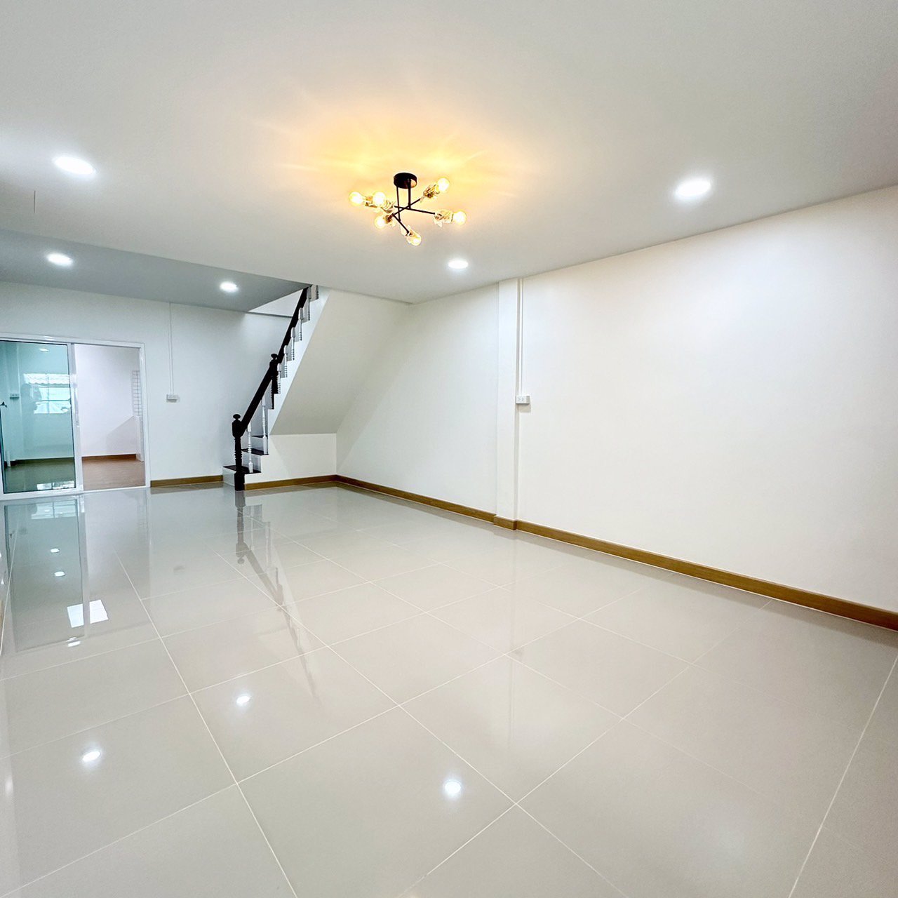 ให้เช่า-ทาวน์เฮ้าส์-2-ชั้น-รีโนเวทใหม่-มรินทร์ทอง-รามคำแหง-190-ใกล้รถไฟฟ้า-ราคา-13000-บาท