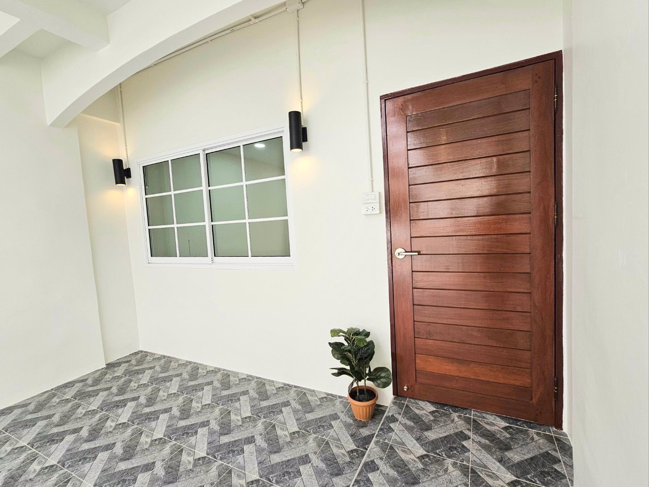 ให้เช่า-ทาวน์เฮ้าส์-2-ชั้น-รีโนเวทใหม่-มรินทร์ทอง-รามคำแหง-190-ใกล้รถไฟฟ้า-ราคา-13000-บาท