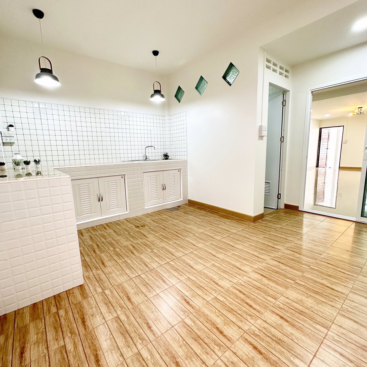 ให้เช่า-ทาวน์เฮ้าส์-2-ชั้น-รีโนเวทใหม่-มรินทร์ทอง-รามคำแหง-190-ใกล้รถไฟฟ้า-ราคา-13000-บาท