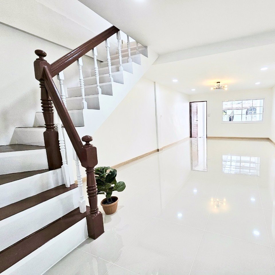 ให้เช่า-ทาวน์เฮ้าส์-2-ชั้น-รีโนเวทใหม่-มรินทร์ทอง-รามคำแหง-190-ใกล้รถไฟฟ้า-ราคา-13000-บาท