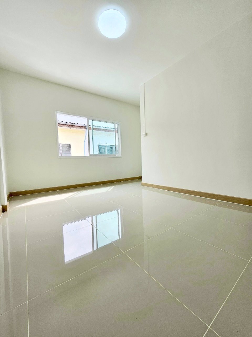 ให้เช่า-ทาวน์เฮ้าส์-2-ชั้น-รีโนเวทใหม่-มรินทร์ทอง-รามคำแหง-190-ใกล้รถไฟฟ้า-ราคา-13000-บาท