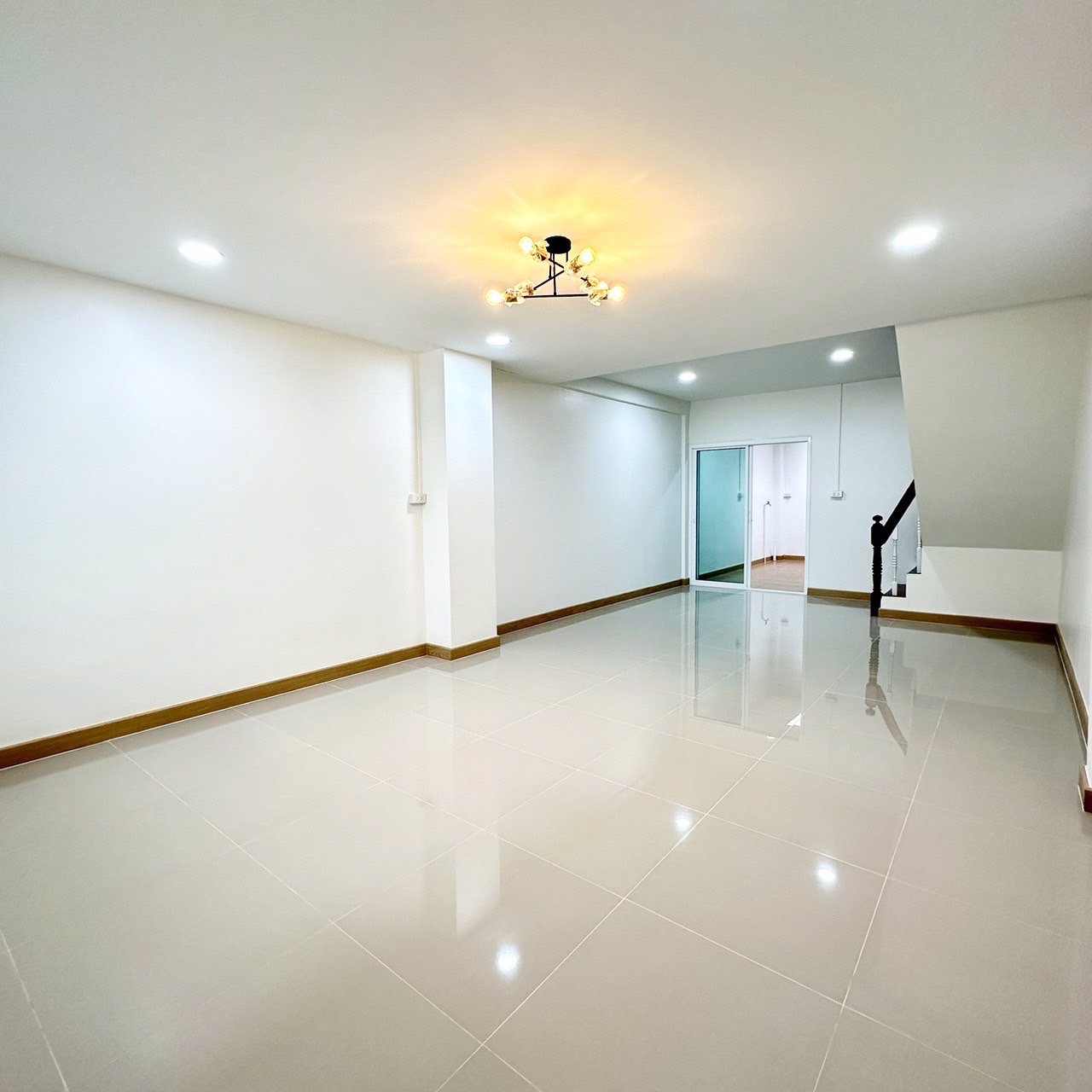 ให้เช่า-ทาวน์เฮ้าส์-2-ชั้น-รีโนเวทใหม่-มรินทร์ทอง-รามคำแหง-190-ใกล้รถไฟฟ้า-ราคา-13000-บาท