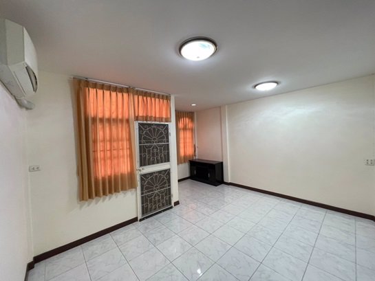 ให้เช่า-ทาวน์เฮ้าส์-ซอยอุดมสุข-51-บ้านสวย-สภาพดี-ทำเลใกล้-bts-ทั้งสายสีเหลืองและสีเขียว-พักอา