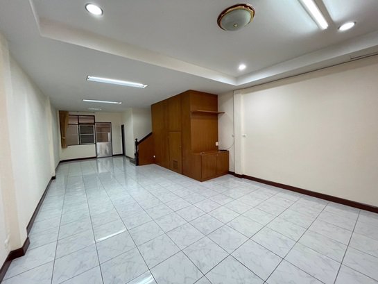 ให้เช่า-ทาวน์เฮ้าส์-ซอยอุดมสุข-51-บ้านสวย-สภาพดี-ทำเลใกล้-bts-ทั้งสายสีเหลืองและสีเขียว-พักอา