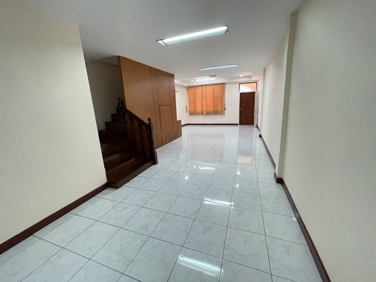 ให้เช่า-ทาวน์เฮ้าส์-ซอยอุดมสุข-51-บ้านสวย-สภาพดี-ทำเลใกล้-bts-ทั้งสายสีเหลืองและสีเขียว-พักอา