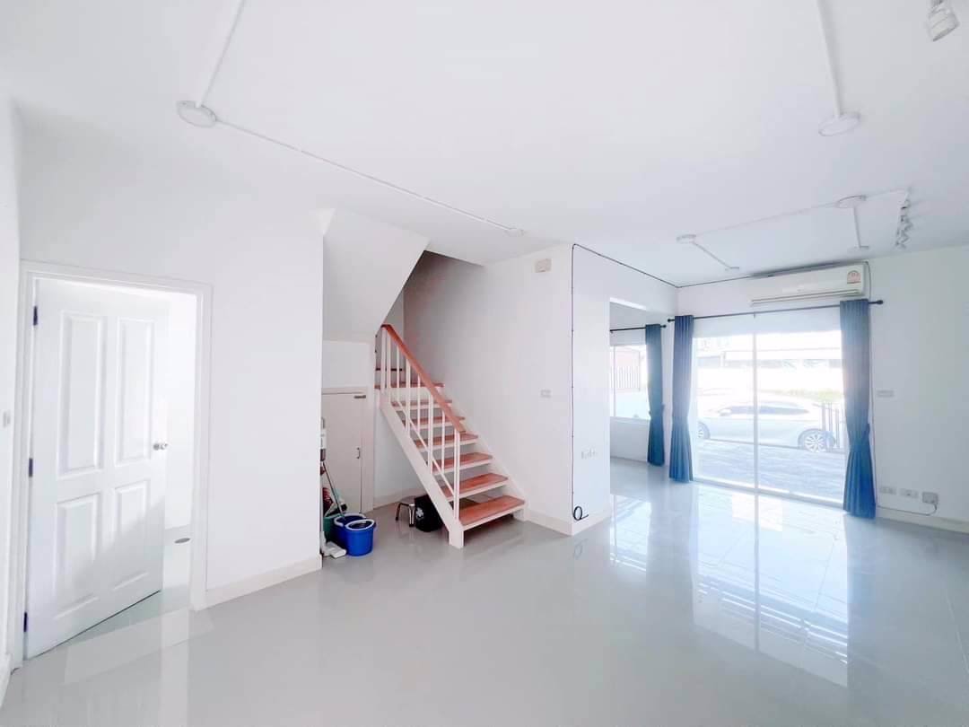 ทาวน์โฮม-2-ชั้น-รีโนเวทใหม่-มเดอะคัลเลอร์-พรีเมี่ยม-บางนา-กม8-ตกแต่งใหม่-เหมาะทำสตูดิโอ