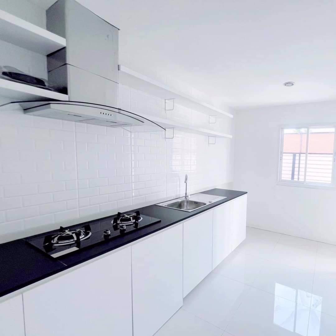 ทาวน์โฮม-2-ชั้น-รีโนเวทใหม่-มเดอะคัลเลอร์-พรีเมี่ยม-บางนา-กม8-ตกแต่งใหม่-เหมาะทำสตูดิโอ