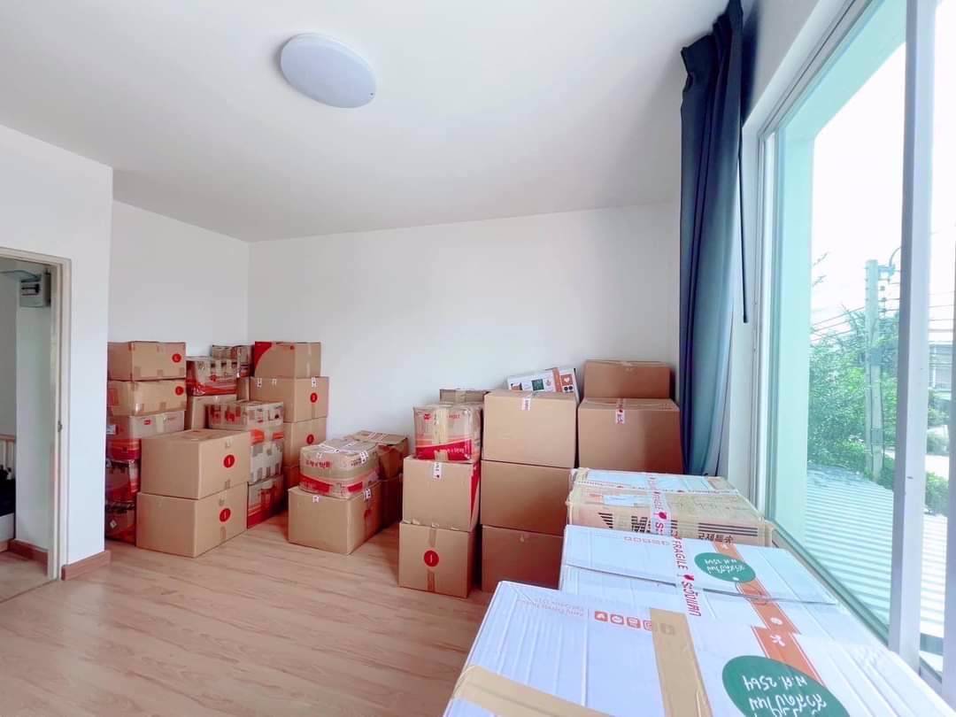 ทาวน์โฮม-2-ชั้น-รีโนเวทใหม่-มเดอะคัลเลอร์-พรีเมี่ยม-บางนา-กม8-ตกแต่งใหม่-เหมาะทำสตูดิโอ