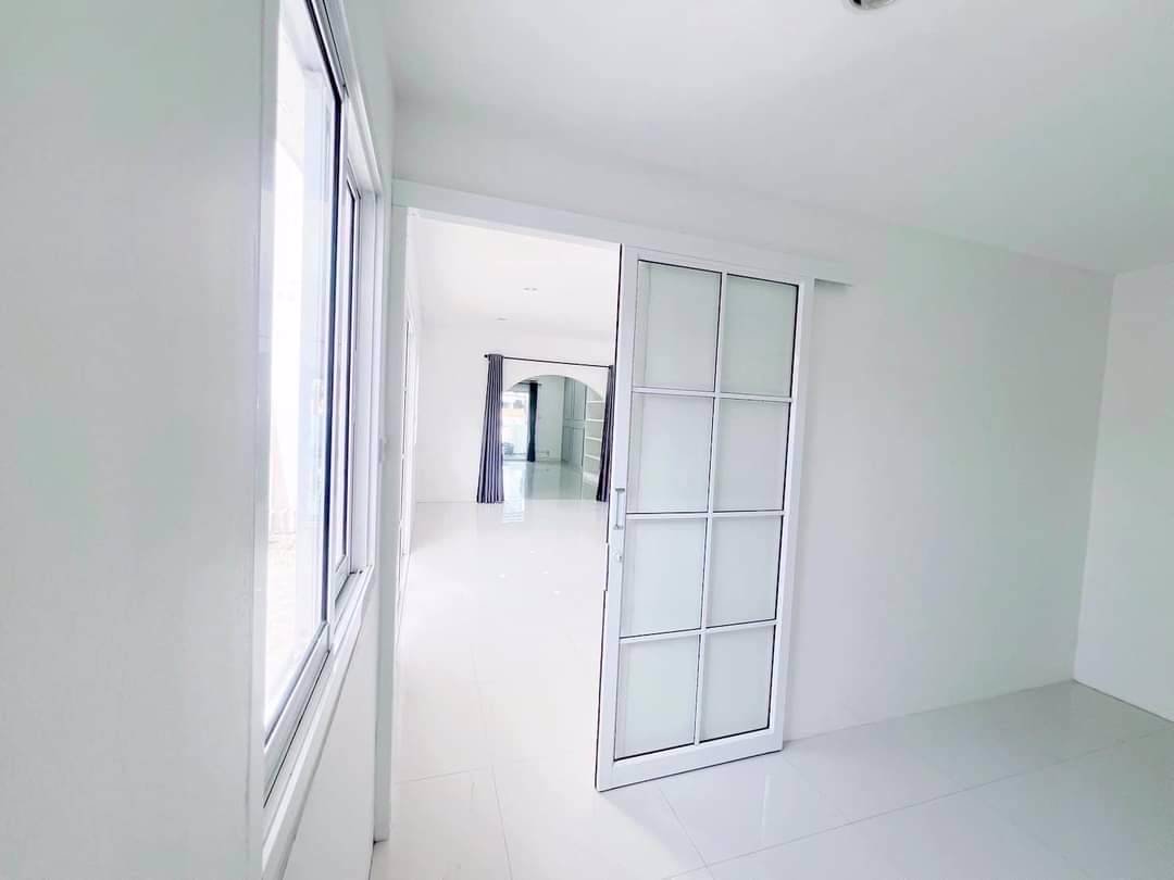 ทาวน์โฮม-2-ชั้น-รีโนเวทใหม่-มเดอะคัลเลอร์-พรีเมี่ยม-บางนา-กม8-ตกแต่งใหม่-เหมาะทำสตูดิโอ