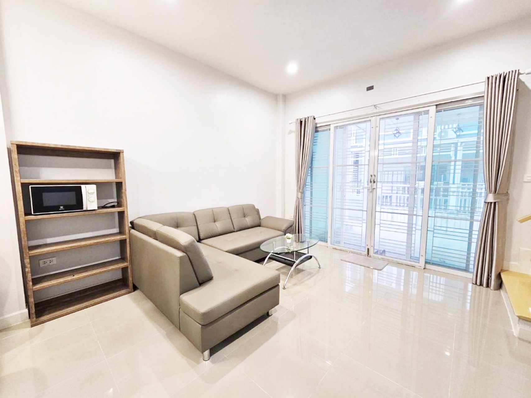 ทาวน์เฮ้าส์-2-ชั้น-หลังมุม-มชลดิษฐ์-อยู่ใกล้-โลตัสมอลล์-สมุทรปราการ-บ้านสวย-เฟอร์ครบ