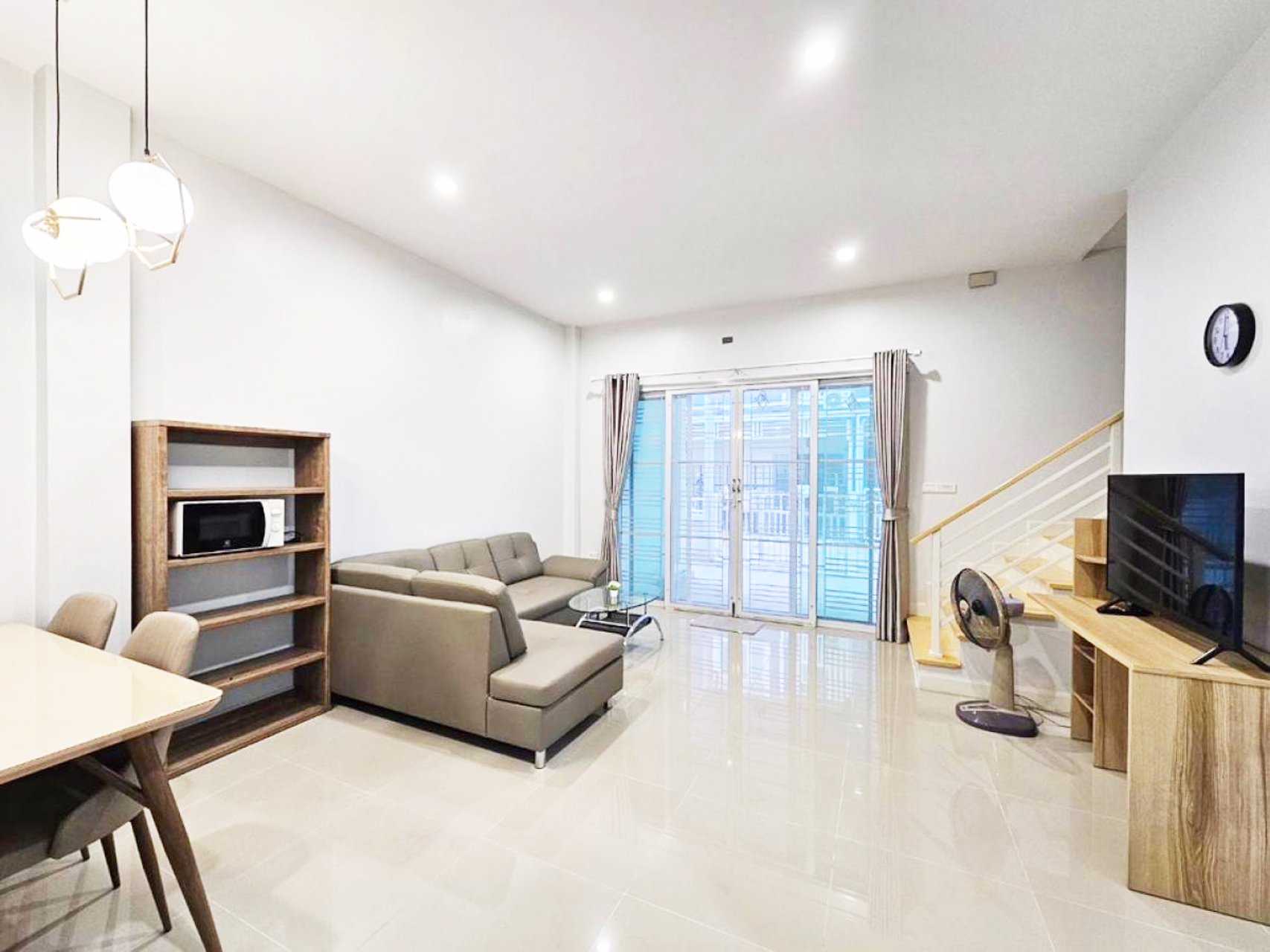 ทาวน์เฮ้าส์-2-ชั้น-หลังมุม-มชลดิษฐ์-อยู่ใกล้-โลตัสมอลล์-สมุทรปราการ-บ้านสวย-เฟอร์ครบ