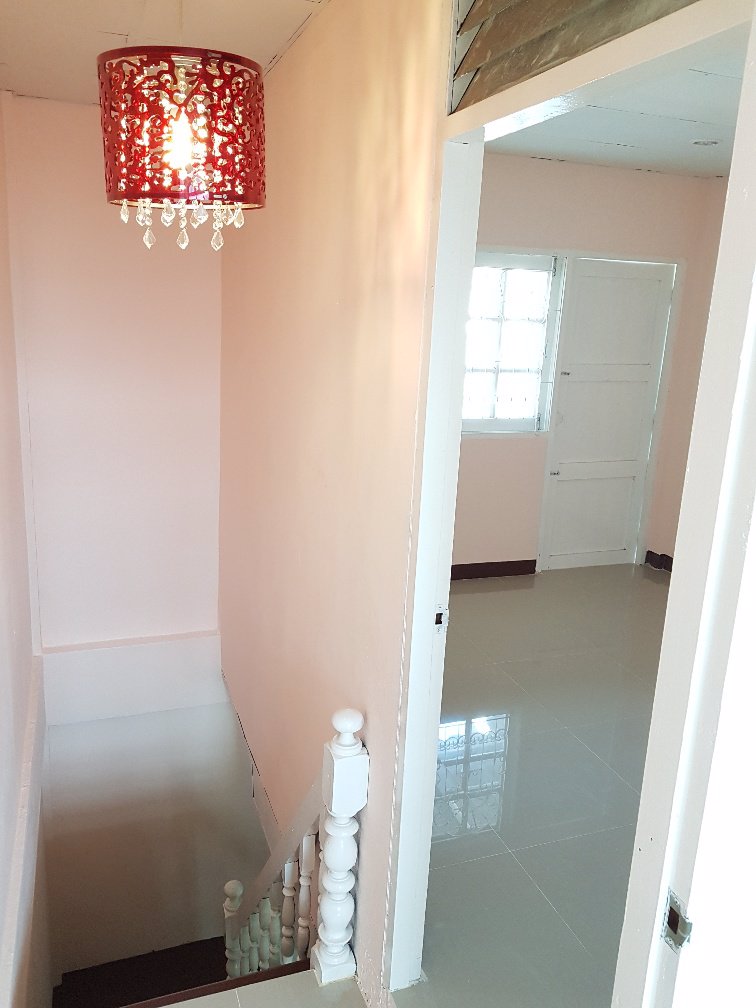 3ชั้น4ห้องนอนขายบ้านซอยเรวดีถนนรัตนาธิเบศใกล้เซ็นทรัล-ใกล้รถไฟฟ้ารัตนาธิเบศกับติวานนท์17วา-3ห้องน้ำ