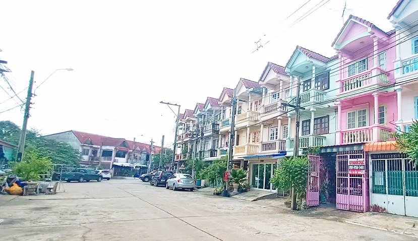 ขายถูก-ทาวน์เฮ้าส์-3-ชั้น-บ้าน-ปผาสุขนิเวศน์-บางบัวทอง