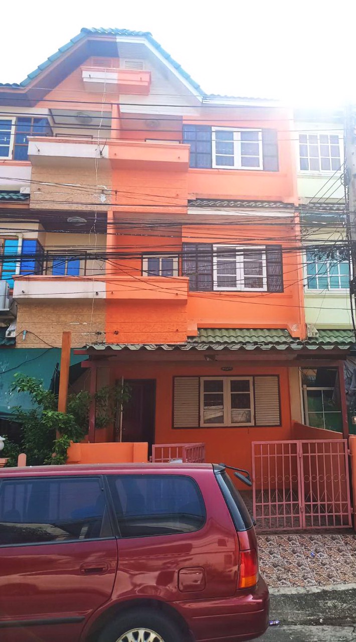 ขายถูกมาก-ทาวน์เฮ้าส์-3-ชั้น-โครงการอู่ทองเพลส-2-ลำลูกกา