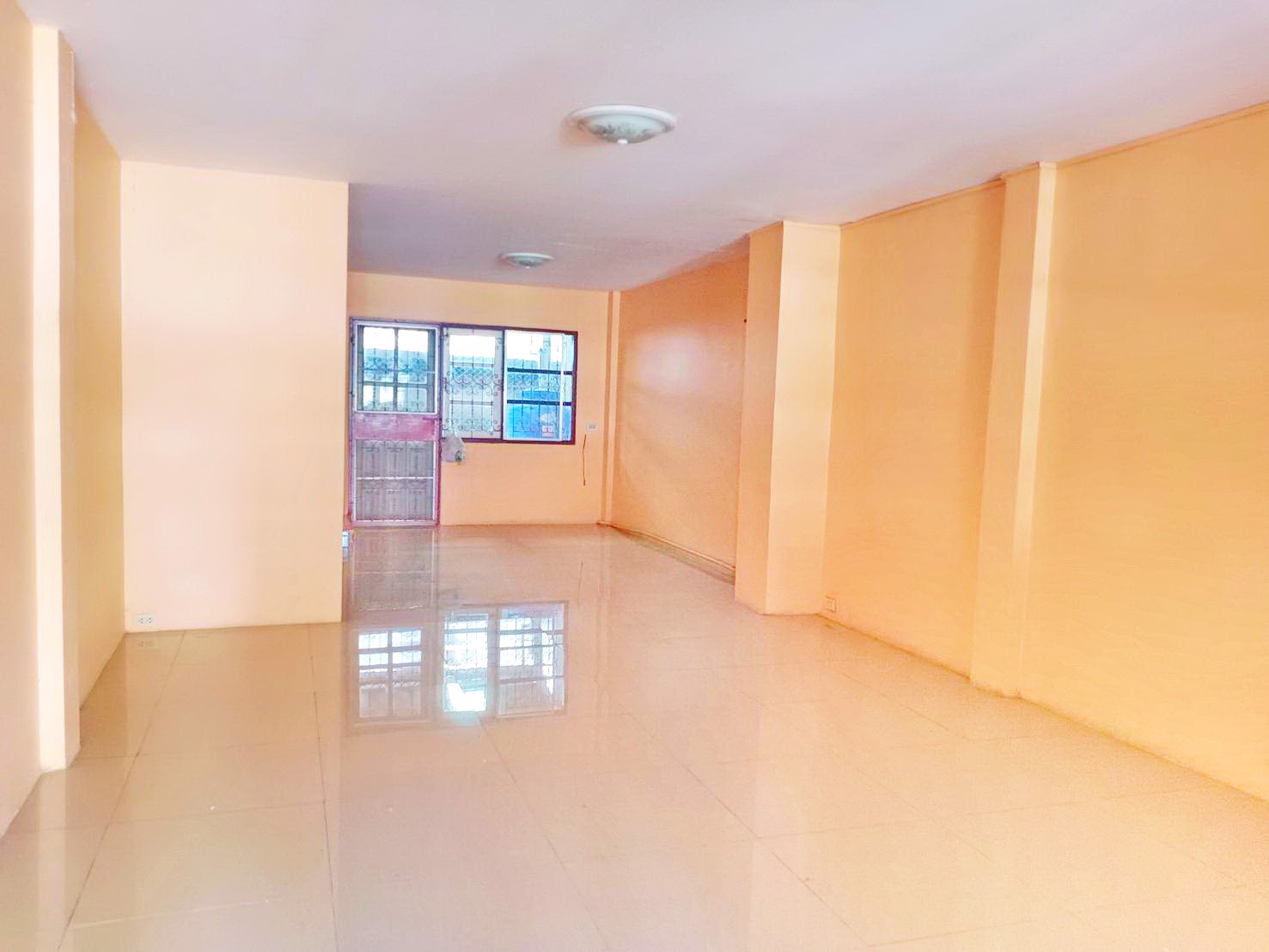 ขายถูกมาก-ทาวน์เฮ้าส์-3-ชั้น-โครงการอู่ทองเพลส-2-ลำลูกกา