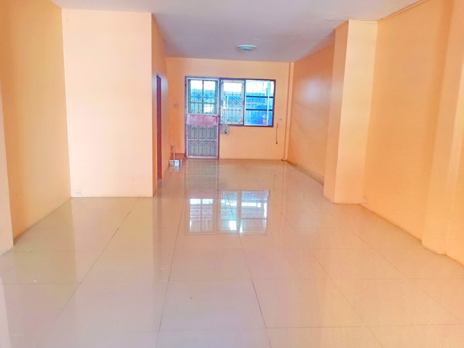 ขายถูกมาก-ทาวน์เฮ้าส์-3-ชั้น-โครงการอู่ทองเพลส-2-ลำลูกกา