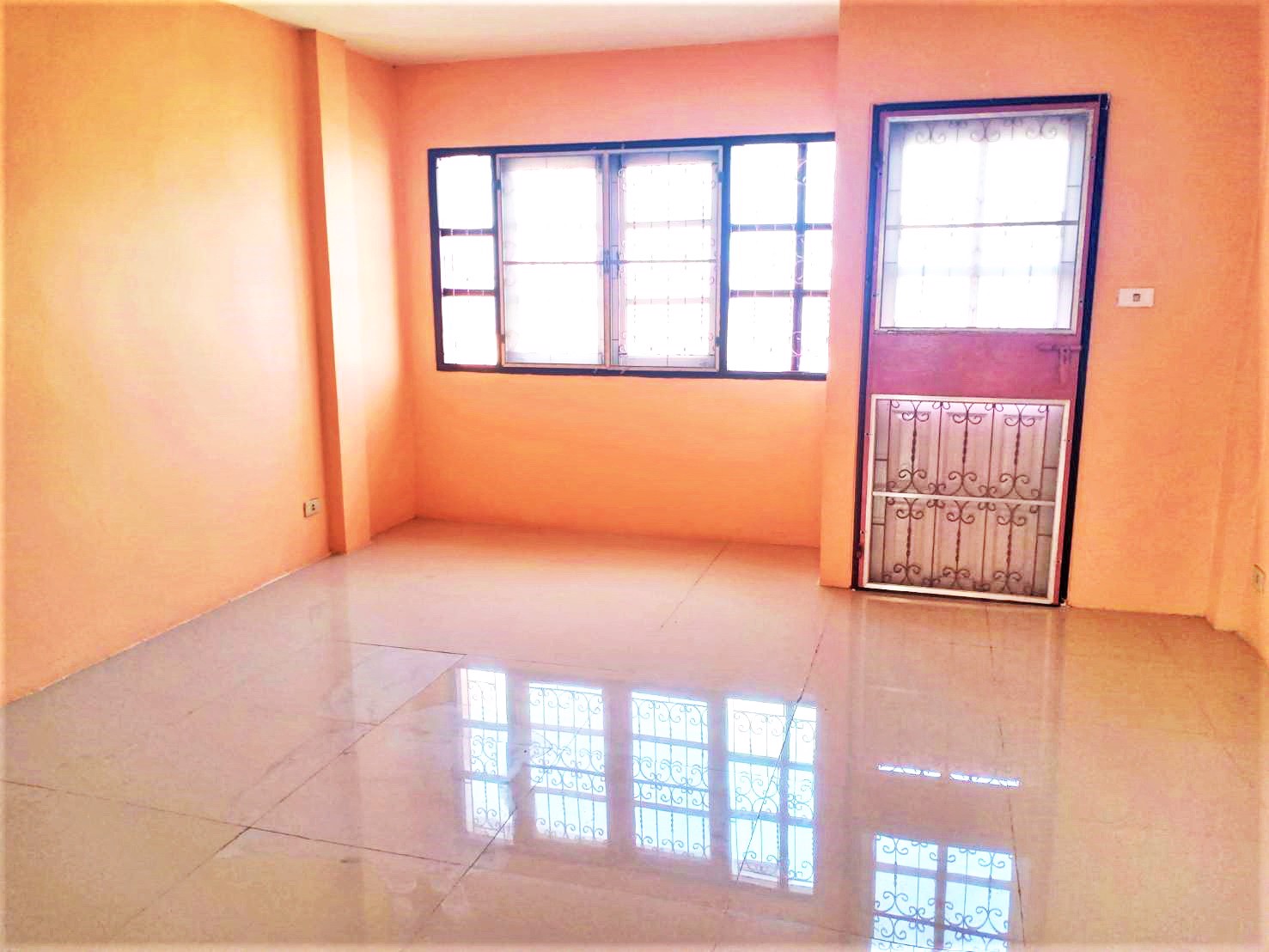 ขายถูกมาก-ทาวน์เฮ้าส์-3-ชั้น-โครงการอู่ทองเพลส-2-ลำลูกกา