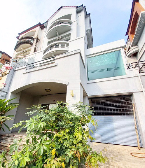 ขายถูก-ทาวน์เฮ้าส์-4-ชั้น-หมู่บ้านสวนซื่อตรง-ซอยประดิษฐ์มนูธรรม-10-เลียบทางด่วนรามอินทรา