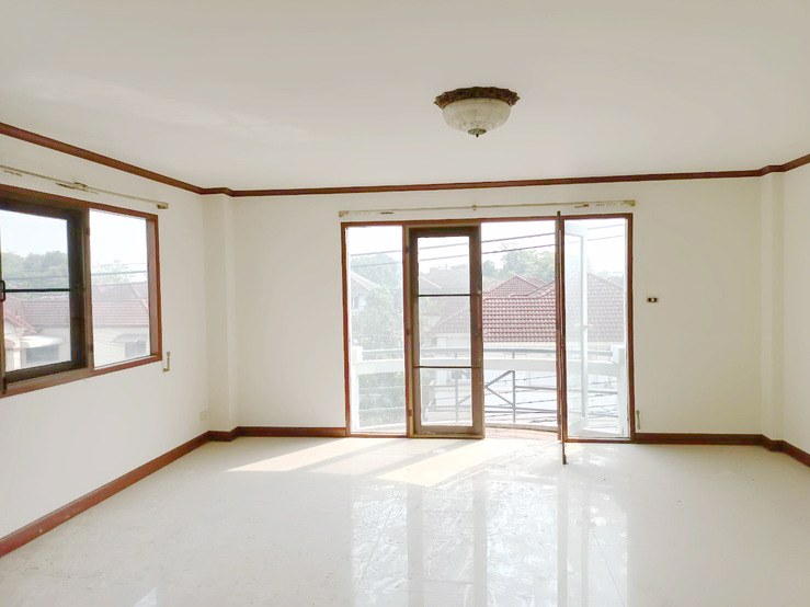 ขายถูก-ทาวน์เฮ้าส์-4-ชั้น-หมู่บ้านสวนซื่อตรง-ซอยประดิษฐ์มนูธรรม-10-เลียบทางด่วนรามอินทรา