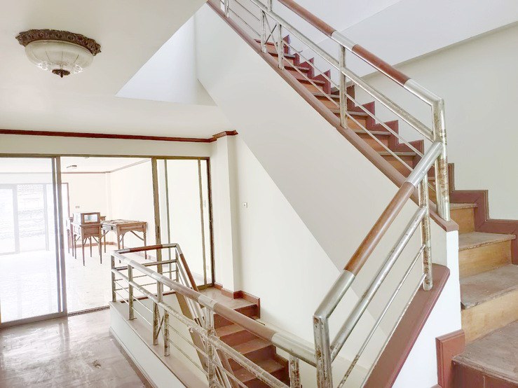 ขายถูก-ทาวน์เฮ้าส์-4-ชั้น-หมู่บ้านสวนซื่อตรง-ซอยประดิษฐ์มนูธรรม-10-เลียบทางด่วนรามอินทรา