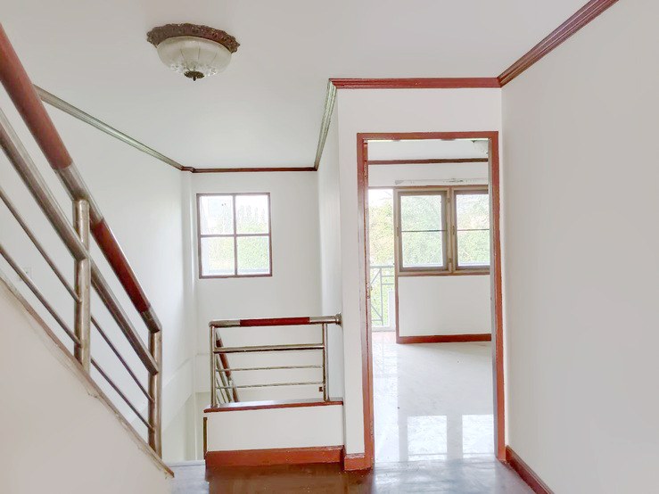 ขายถูก-ทาวน์เฮ้าส์-4-ชั้น-หมู่บ้านสวนซื่อตรง-ซอยประดิษฐ์มนูธรรม-10-เลียบทางด่วนรามอินทรา