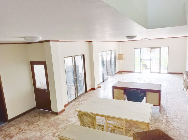 ขายถูก-ทาวน์เฮ้าส์-4-ชั้น-หมู่บ้านสวนซื่อตรง-ซอยประดิษฐ์มนูธรรม-10-เลียบทางด่วนรามอินทรา