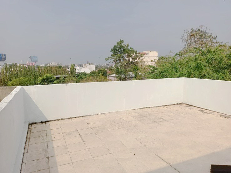 ขายถูก-ทาวน์เฮ้าส์-4-ชั้น-หมู่บ้านสวนซื่อตรง-ซอยประดิษฐ์มนูธรรม-10-เลียบทางด่วนรามอินทรา