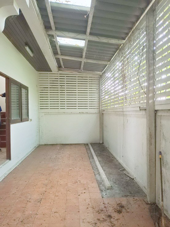 ขายถูก-ทาวน์เฮ้าส์-4-ชั้น-หมู่บ้านสวนซื่อตรง-ซอยประดิษฐ์มนูธรรม-10-เลียบทางด่วนรามอินทรา