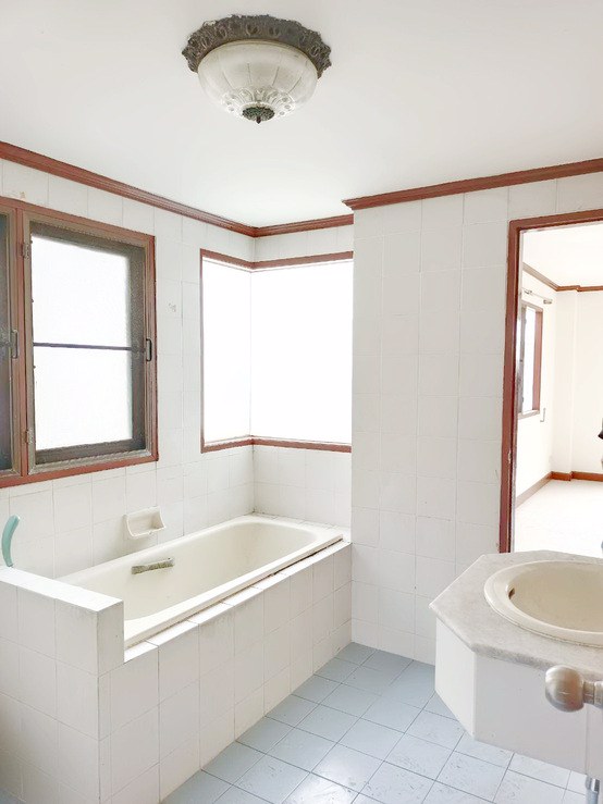 ขายถูก-ทาวน์เฮ้าส์-4-ชั้น-หมู่บ้านสวนซื่อตรง-ซอยประดิษฐ์มนูธรรม-10-เลียบทางด่วนรามอินทรา