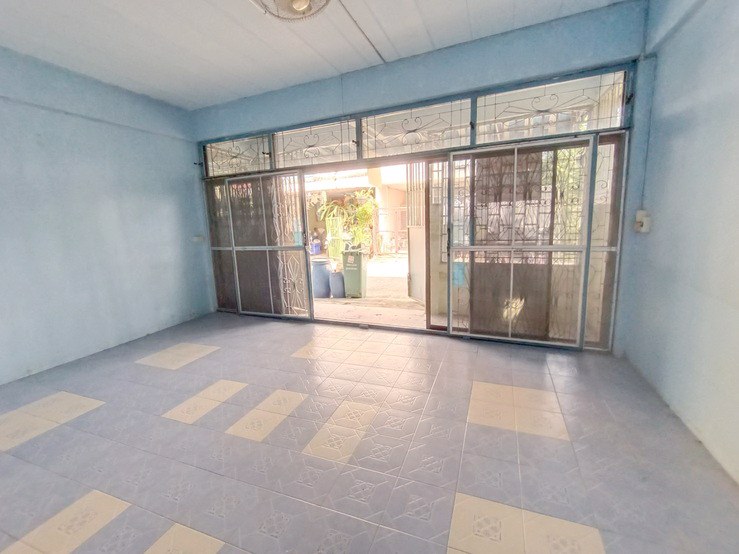 ขาย-ทาวน์เฮ้าส์-2-ชั้น-ถนนลาดพร้าว-101-แยก-32-พร้อมเข้าอยู่