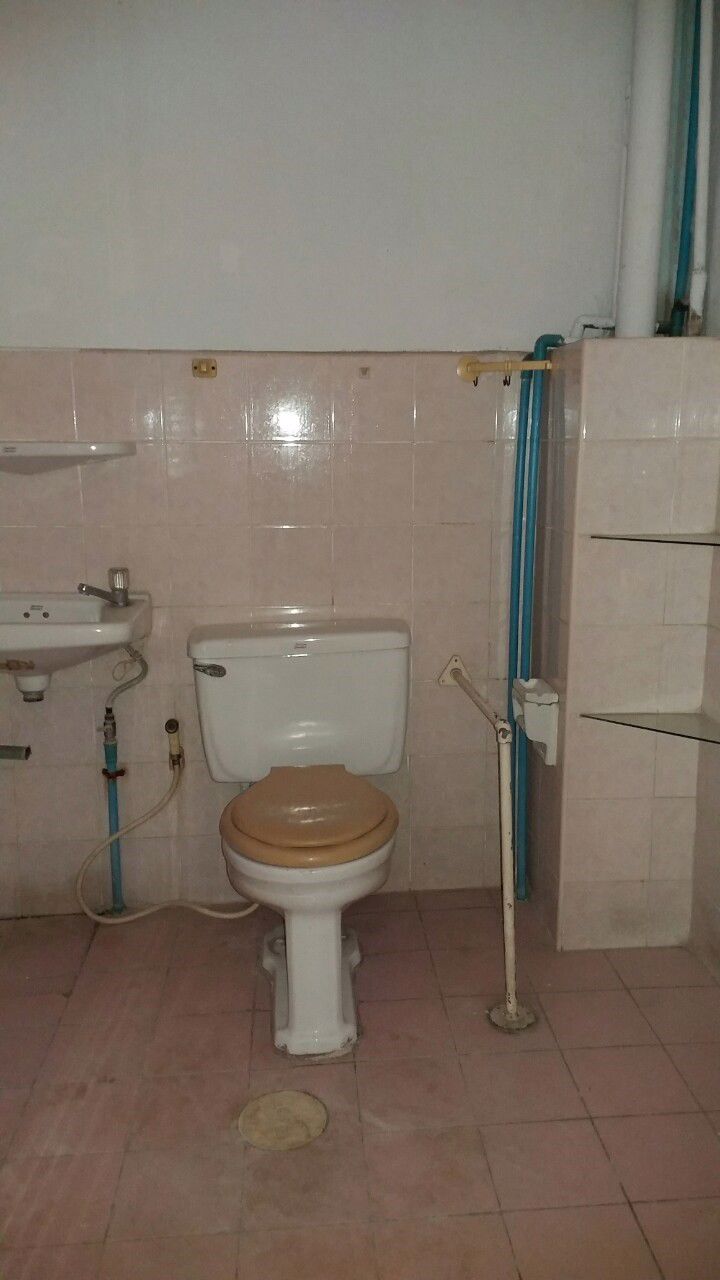 ประกาศขายบ้านแฝด-ทาวน์เฮ้าส์-2-ชั้น-พื้นเดียวกัน-เพดานเดียวกัน-หาครอบครัวใหญ่มาเป็นเจ้าของ-ราคาถูก