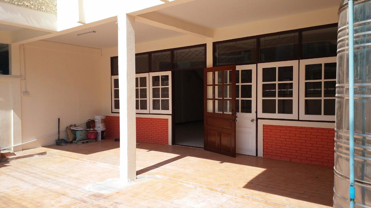 ประกาศขายบ้านแฝด-ทาวน์เฮ้าส์-2-ชั้น-พื้นเดียวกัน-เพดานเดียวกัน-หาครอบครัวใหญ่มาเป็นเจ้าของ-ราคาถูก