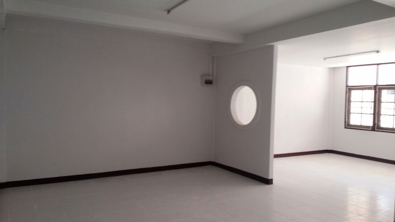 ประกาศขายบ้านแฝด-ทาวน์เฮ้าส์-2-ชั้น-พื้นเดียวกัน-เพดานเดียวกัน-หาครอบครัวใหญ่มาเป็นเจ้าของ-ราคาถูก