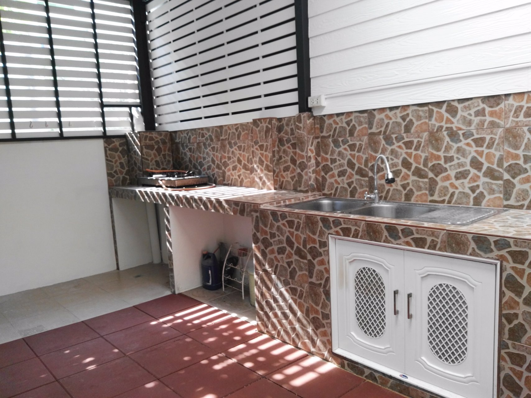 ให้เช่า-หรือ-ขาย-ทาวน์โฮม-3ชั้น-รามคำแหง144-นลินอเวนิว2-ติดสถานีรถไฟฟ้า-บ้านหัวมุม-หลังแรก