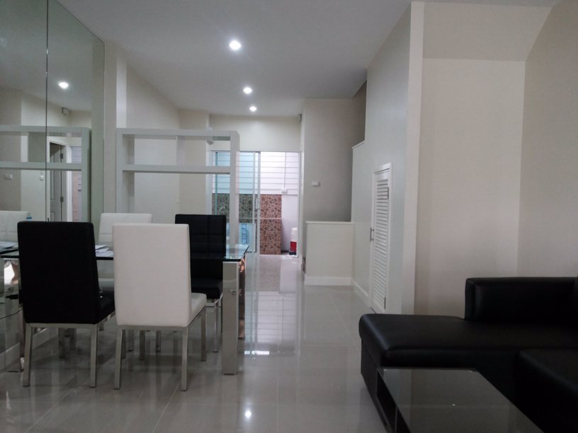 ให้เช่า-หรือ-ขาย-ทาวน์โฮม-3ชั้น-รามคำแหง144-นลินอเวนิว2-ติดสถานีรถไฟฟ้า-บ้านหัวมุม-หลังแรก