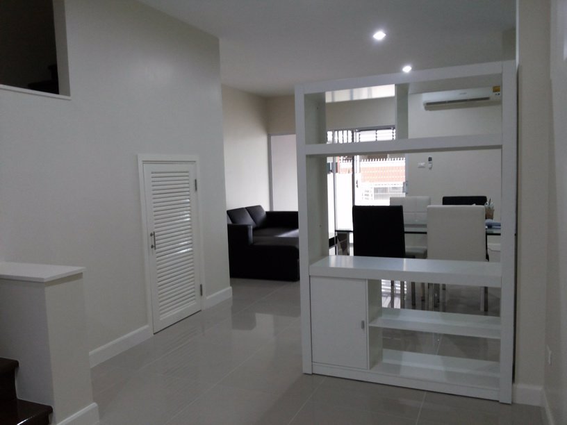 ให้เช่า-หรือ-ขาย-ทาวน์โฮม-3ชั้น-รามคำแหง144-นลินอเวนิว2-ติดสถานีรถไฟฟ้า-บ้านหัวมุม-หลังแรก