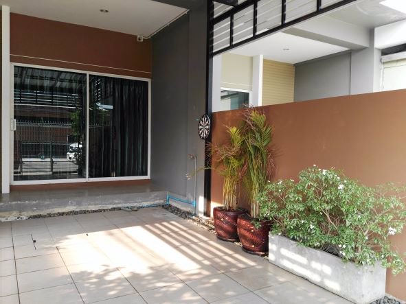 ให้เช่า-หรือ-ขาย-ทาวน์โฮม-3ชั้น-รามคำแหง144-นลินอเวนิว2-ติดสถานีรถไฟฟ้า-บ้านหัวมุม-หลังแรก