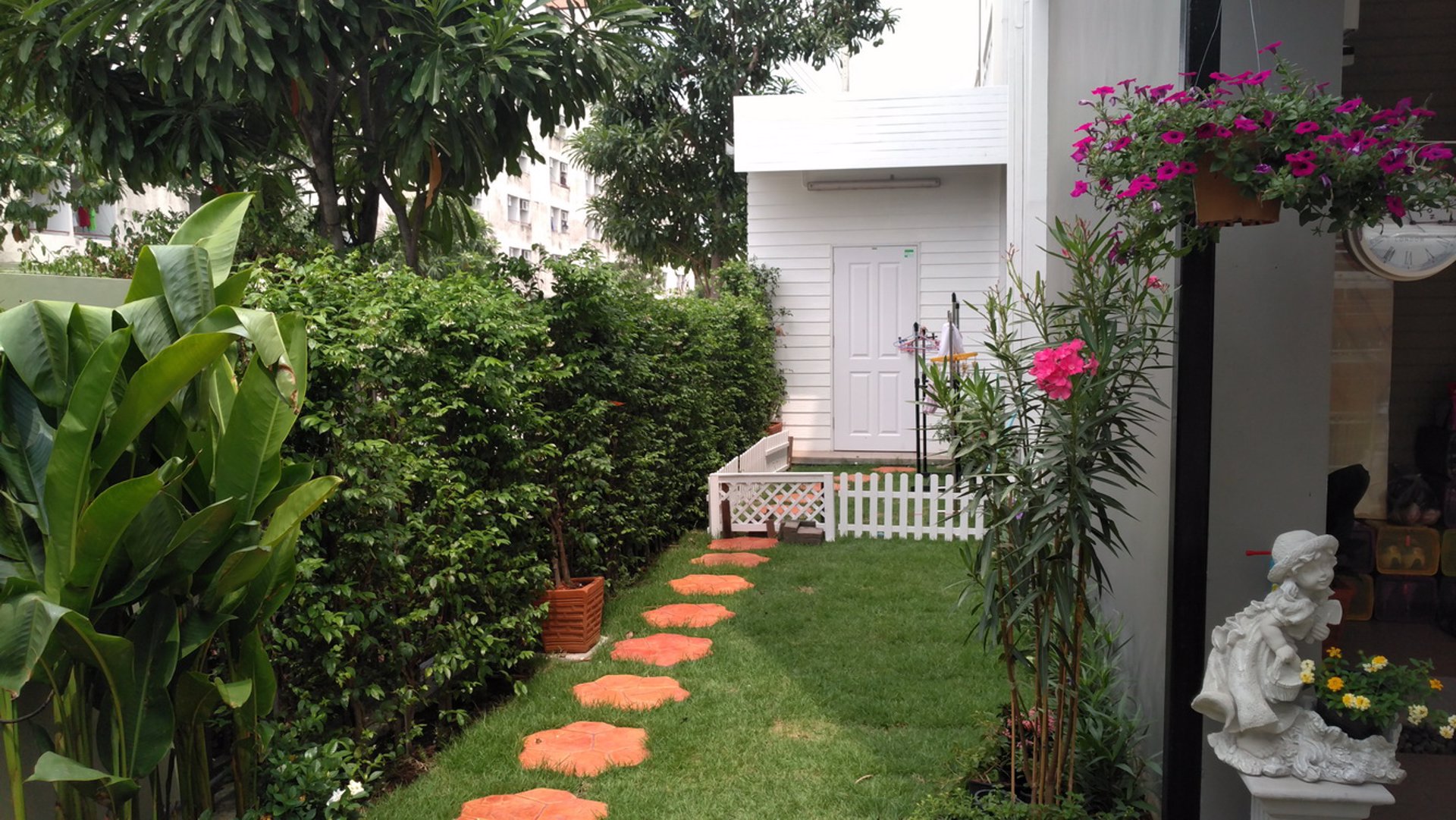 ให้เช่า-หรือ-ขาย-ทาวน์โฮม-3ชั้น-รามคำแหง144-นลินอเวนิว2-ติดสถานีรถไฟฟ้า-บ้านหัวมุม-หลังแรก