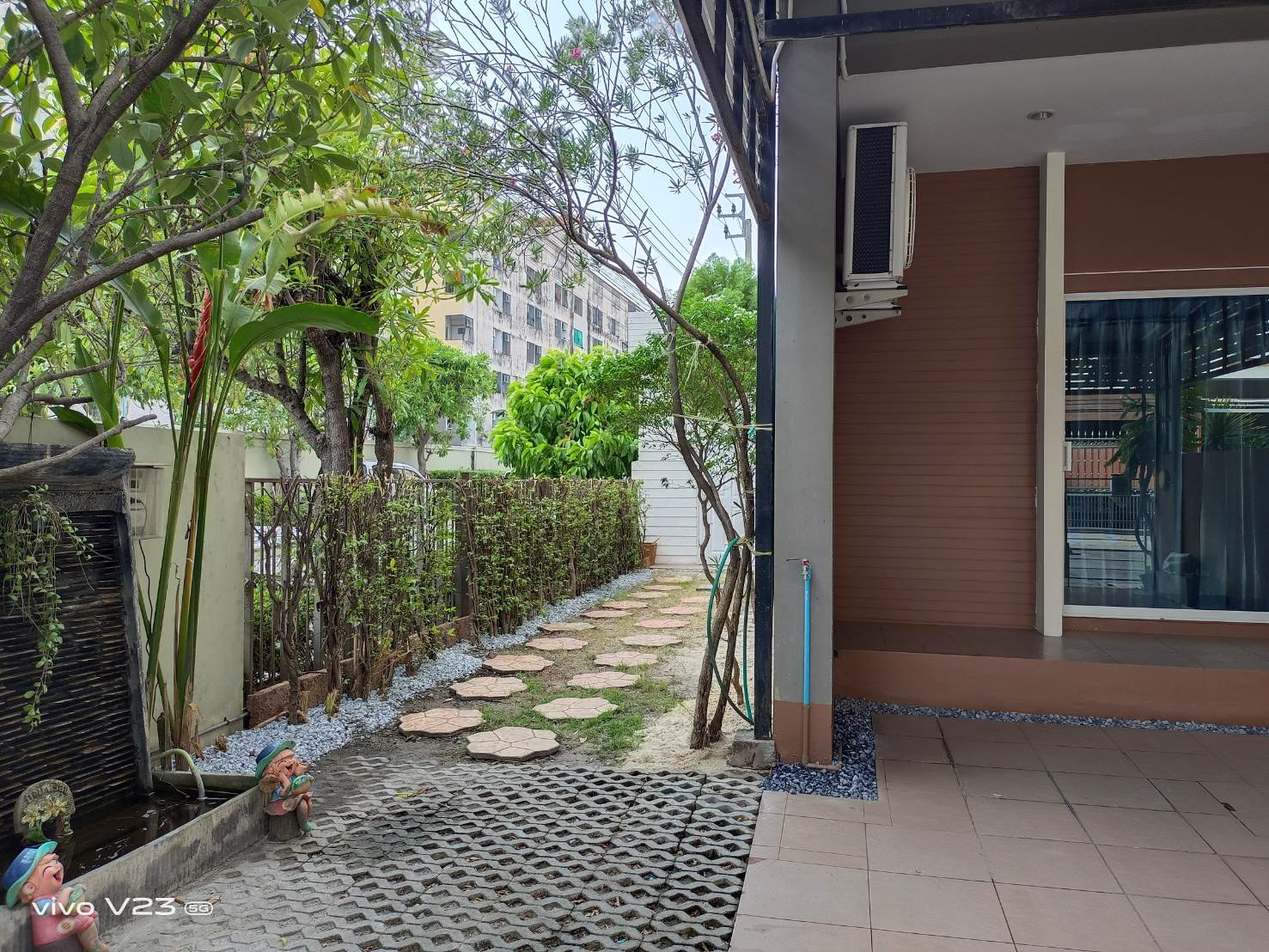 ให้เช่า-หรือ-ขาย-ทาวน์โฮม-3ชั้น-รามคำแหง144-นลินอเวนิว2-ติดสถานีรถไฟฟ้า-บ้านหัวมุม-หลังแรก