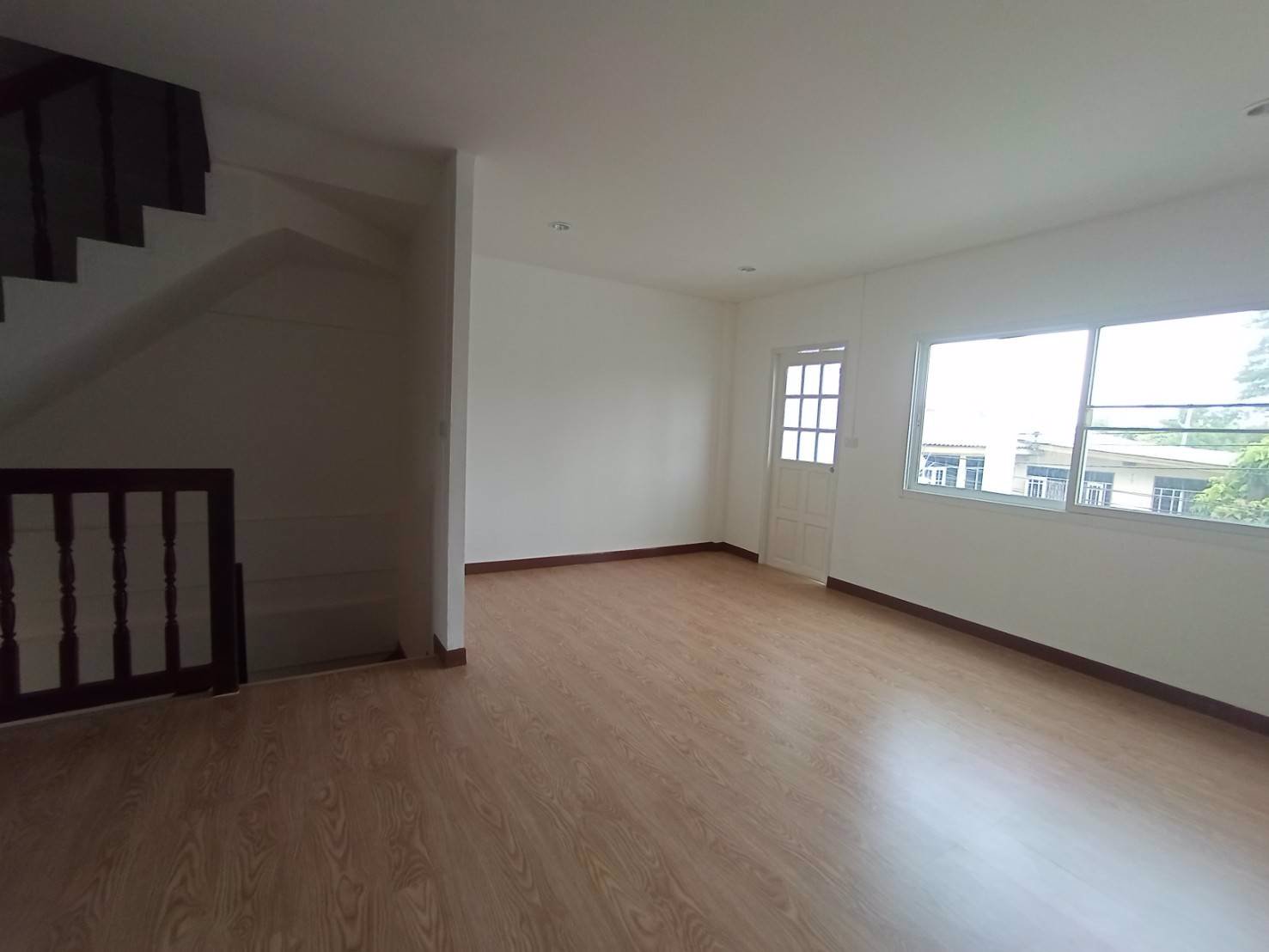 ทาวน์โฮม-3-ชั้น-สนามบินน้ำ