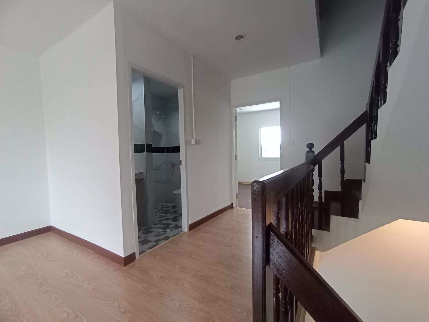 ทาวน์โฮม-3-ชั้น-สนามบินน้ำ