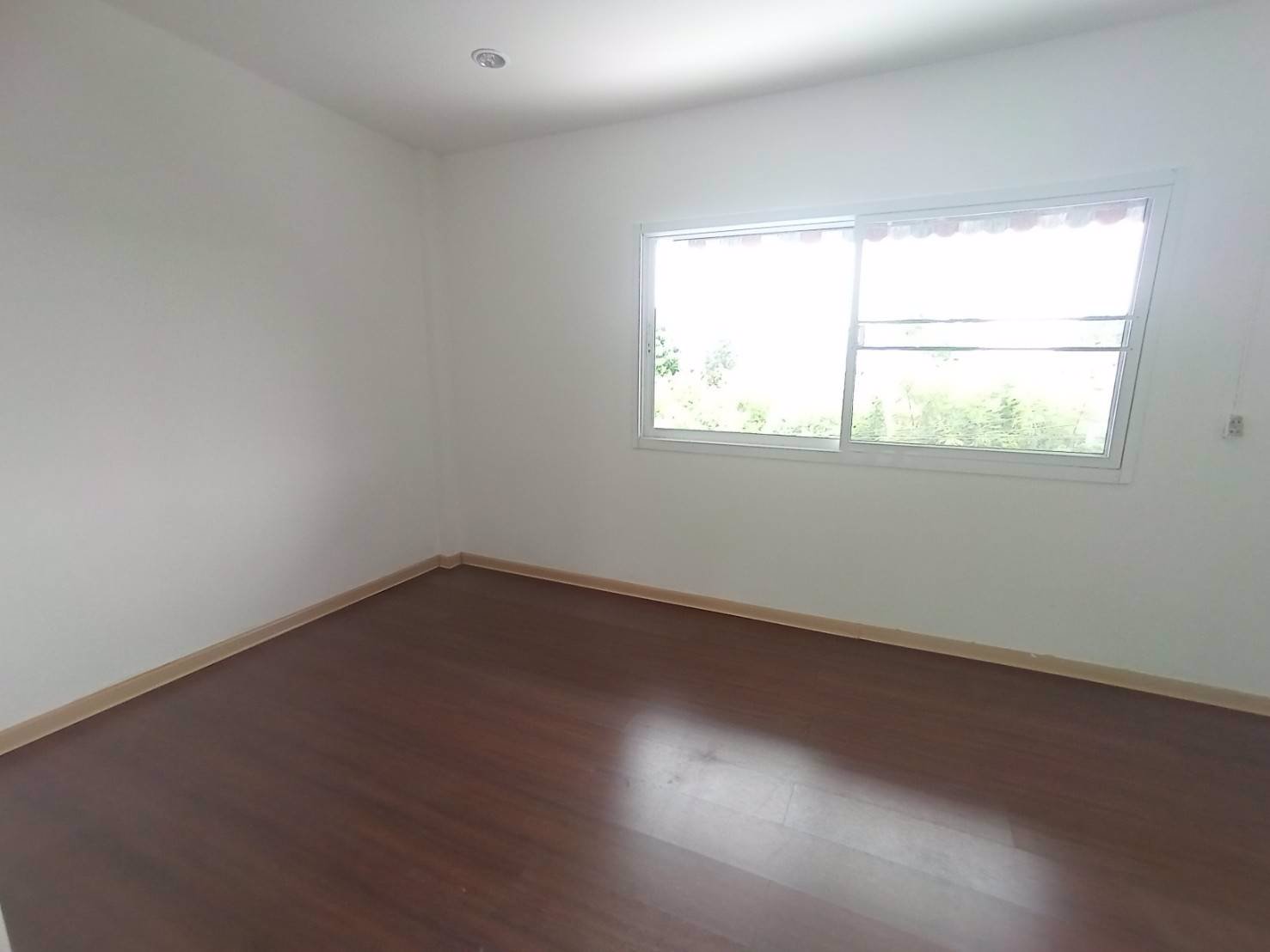 ทาวน์โฮม-3-ชั้น-สนามบินน้ำ