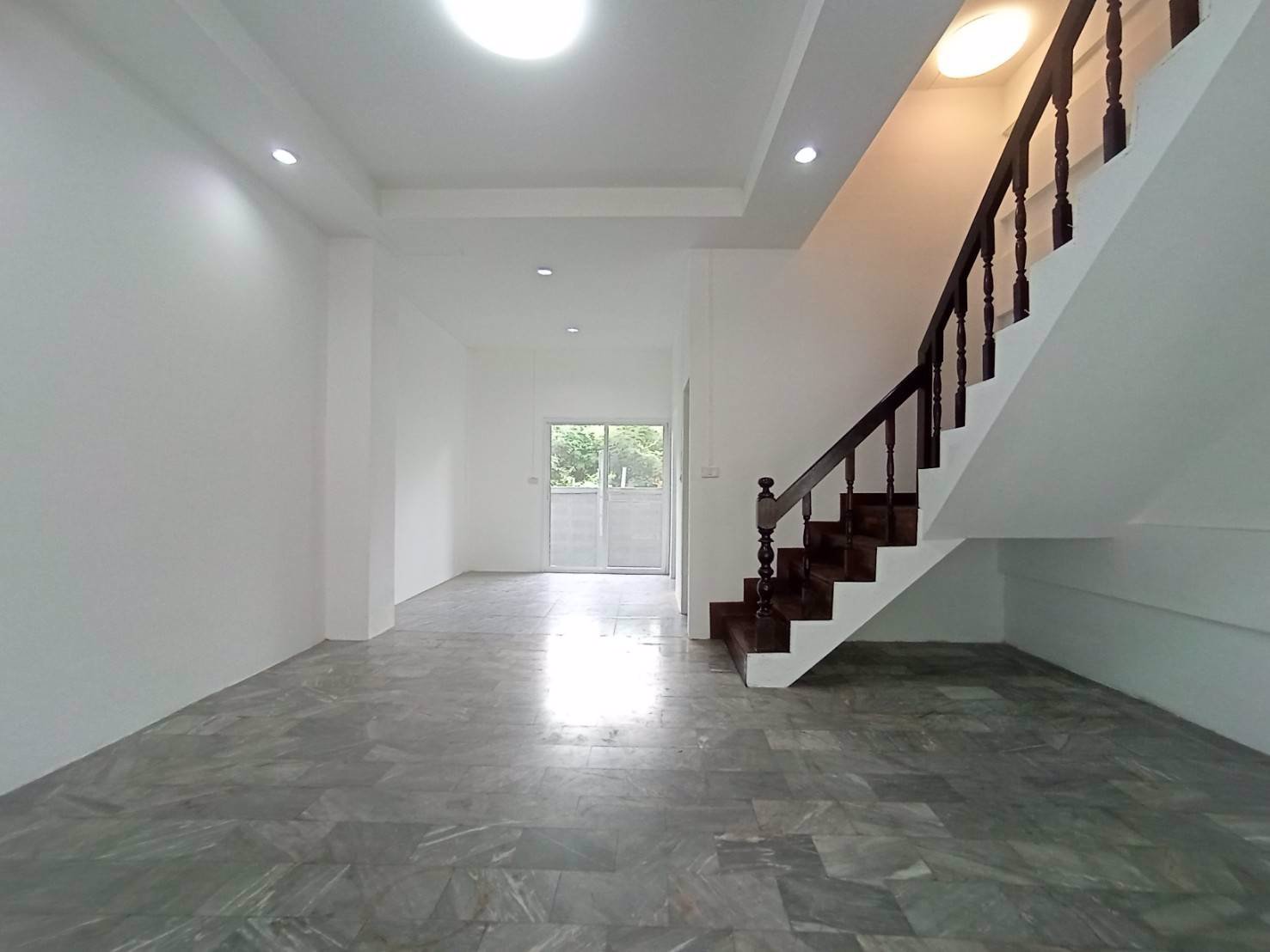 ทาวน์โฮม-3-ชั้น-สนามบินน้ำ